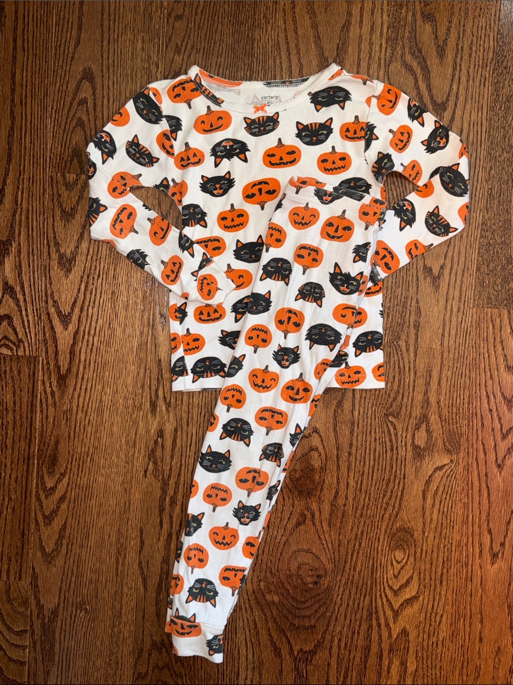 Size 5t Carter’s Halloween 2-piece pajama set